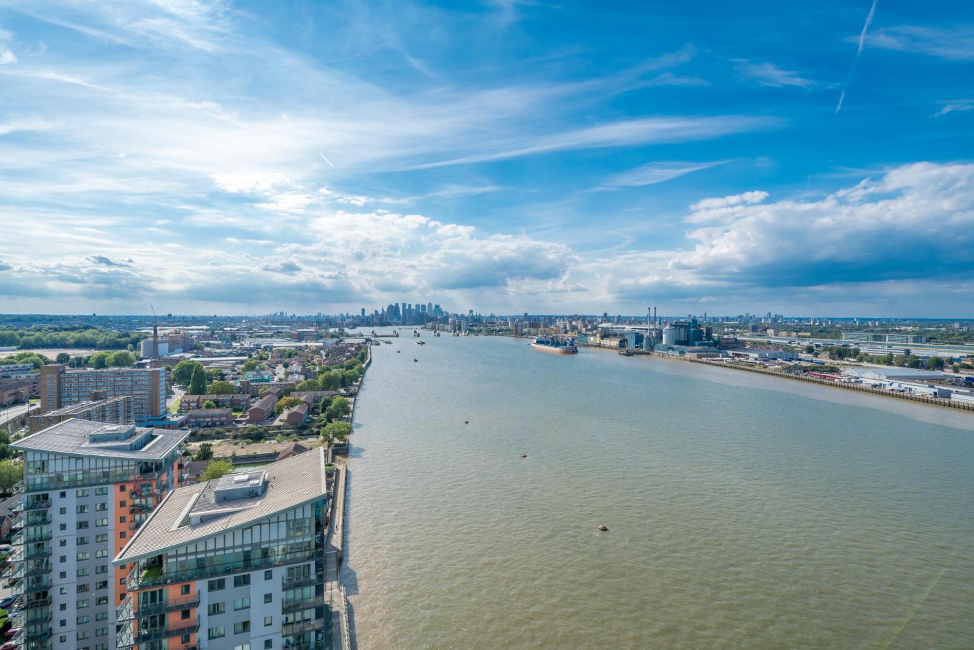 Skyvillion - London River Thames Top Floor Apartments By Woolwich Ferry, Mins To London Excel, O2 Arena , London City Airport With Parking Exterior foto
